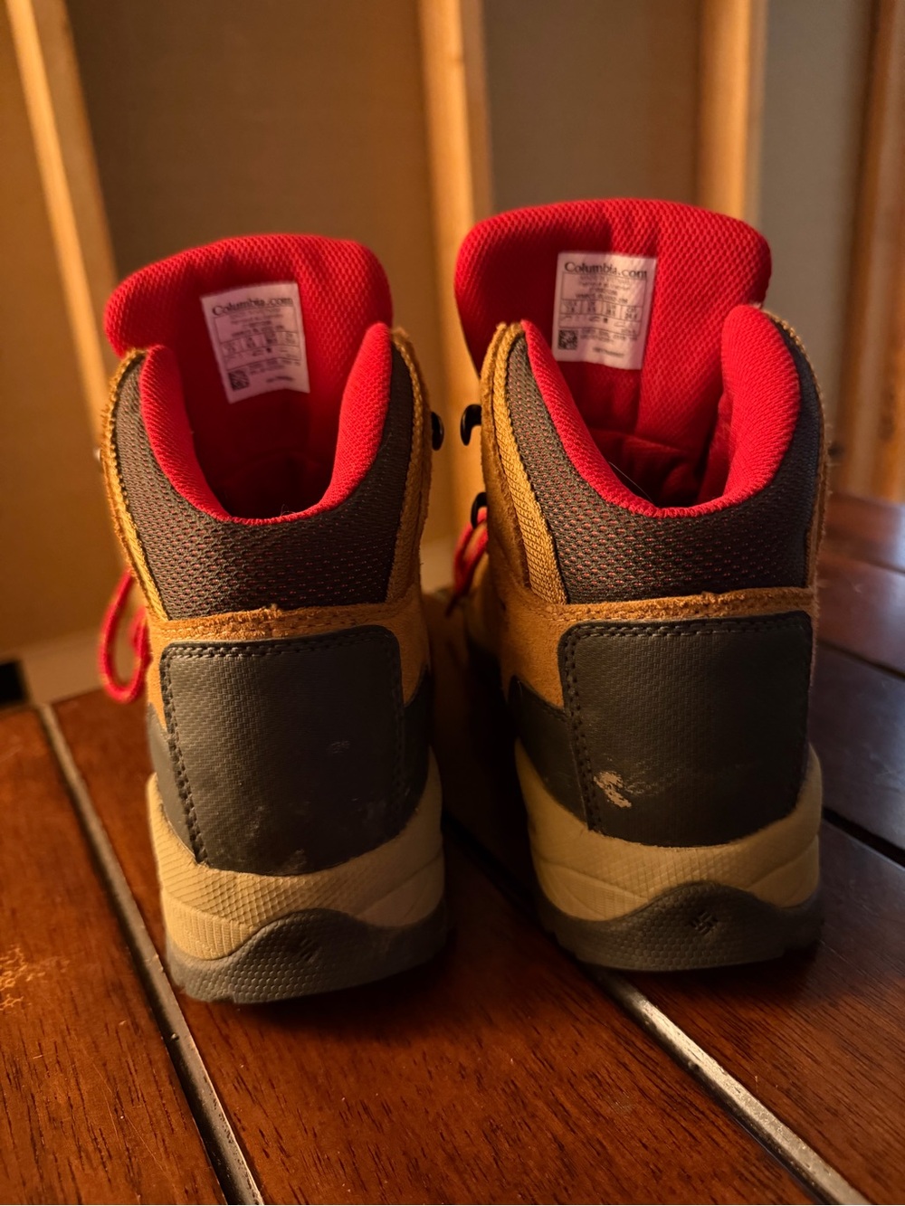 Columbia Tan Suede Hiking Boots with Red Laces - Picture 5 of 8